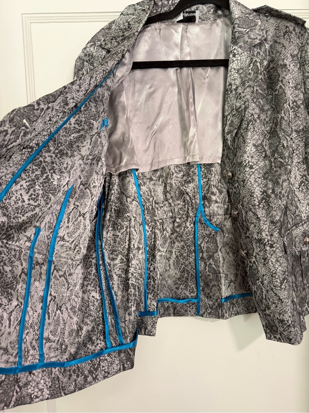 Joan Rivers QVC Vintage Y2K Silver and Black Shimmery Snakeskin Blazer XL - Picture 8 of 10